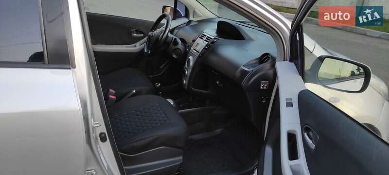 Хэтчбек Toyota Yaris 2006 в Одессе