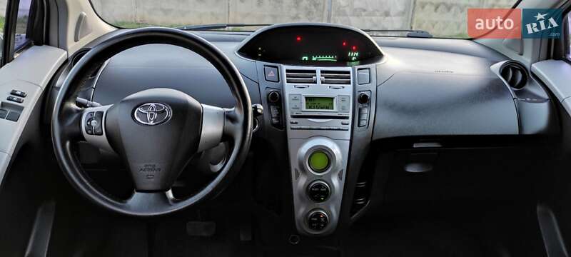 Хэтчбек Toyota Yaris 2006 в Одессе