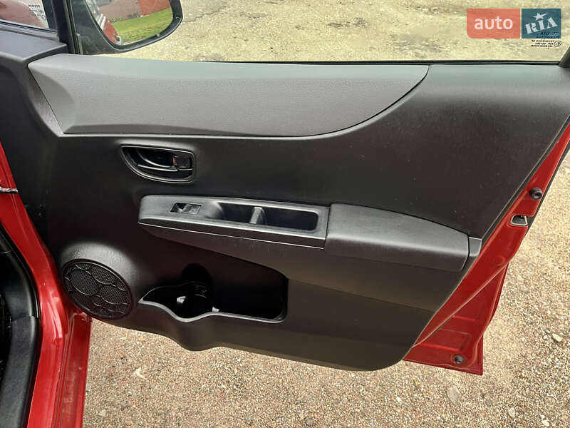 Хетчбек Toyota Yaris 2013 в Путивлі