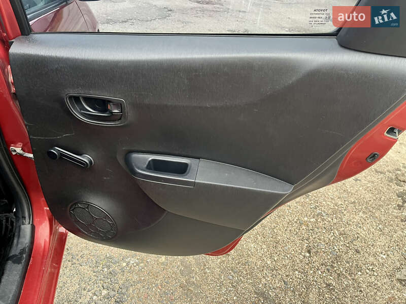 Хетчбек Toyota Yaris 2013 в Путивлі