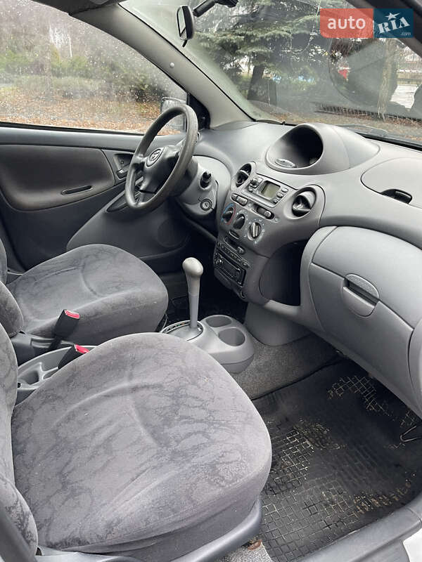 Хэтчбек Toyota Yaris 2001 в Ровно