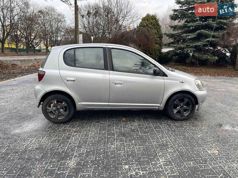 Хэтчбек Toyota Yaris 2001 в Ровно