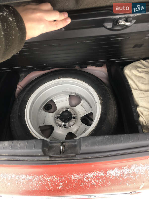 Хэтчбек Toyota Yaris 2006 в Великой Березовице