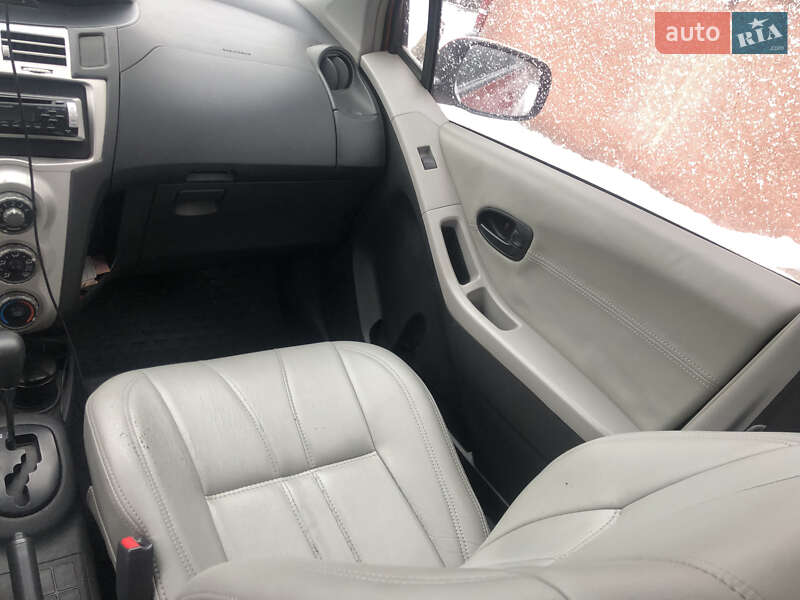 Хэтчбек Toyota Yaris 2006 в Великой Березовице