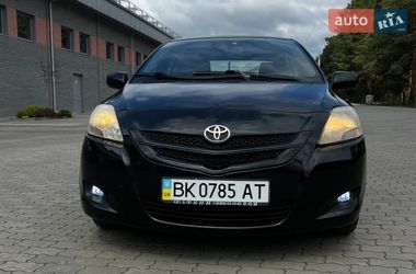 Седан Toyota Yaris 2008 в Костополе