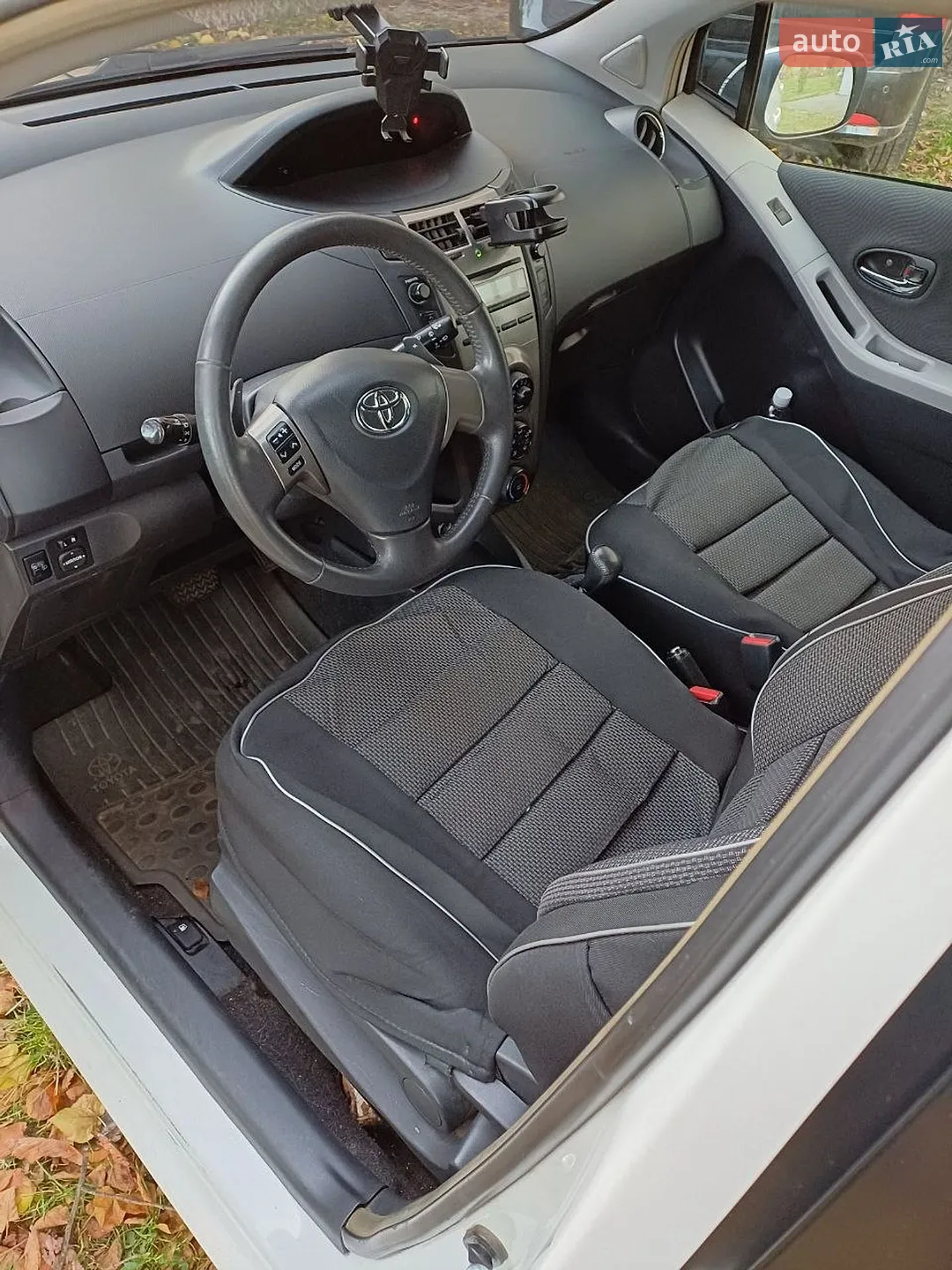 2011 Toyota Yaris - мініатюра 10