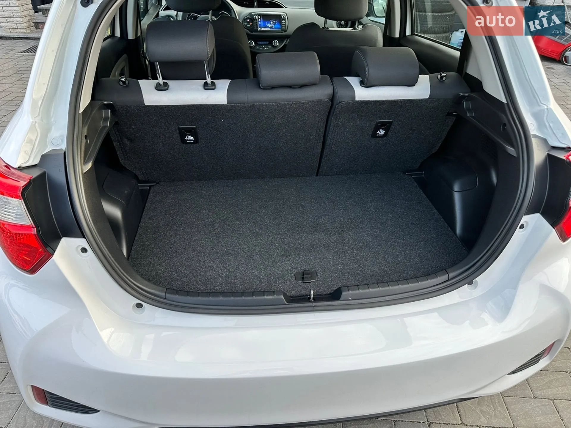 2019 Toyota Yaris - мініатюра 10
