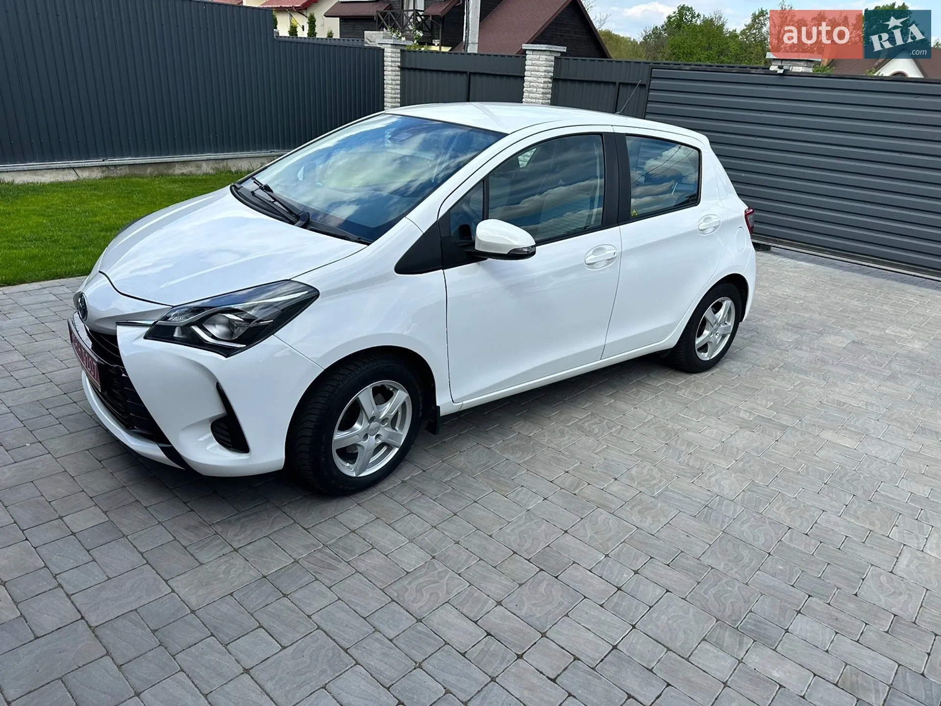 2019 Toyota Yaris - фото 1
