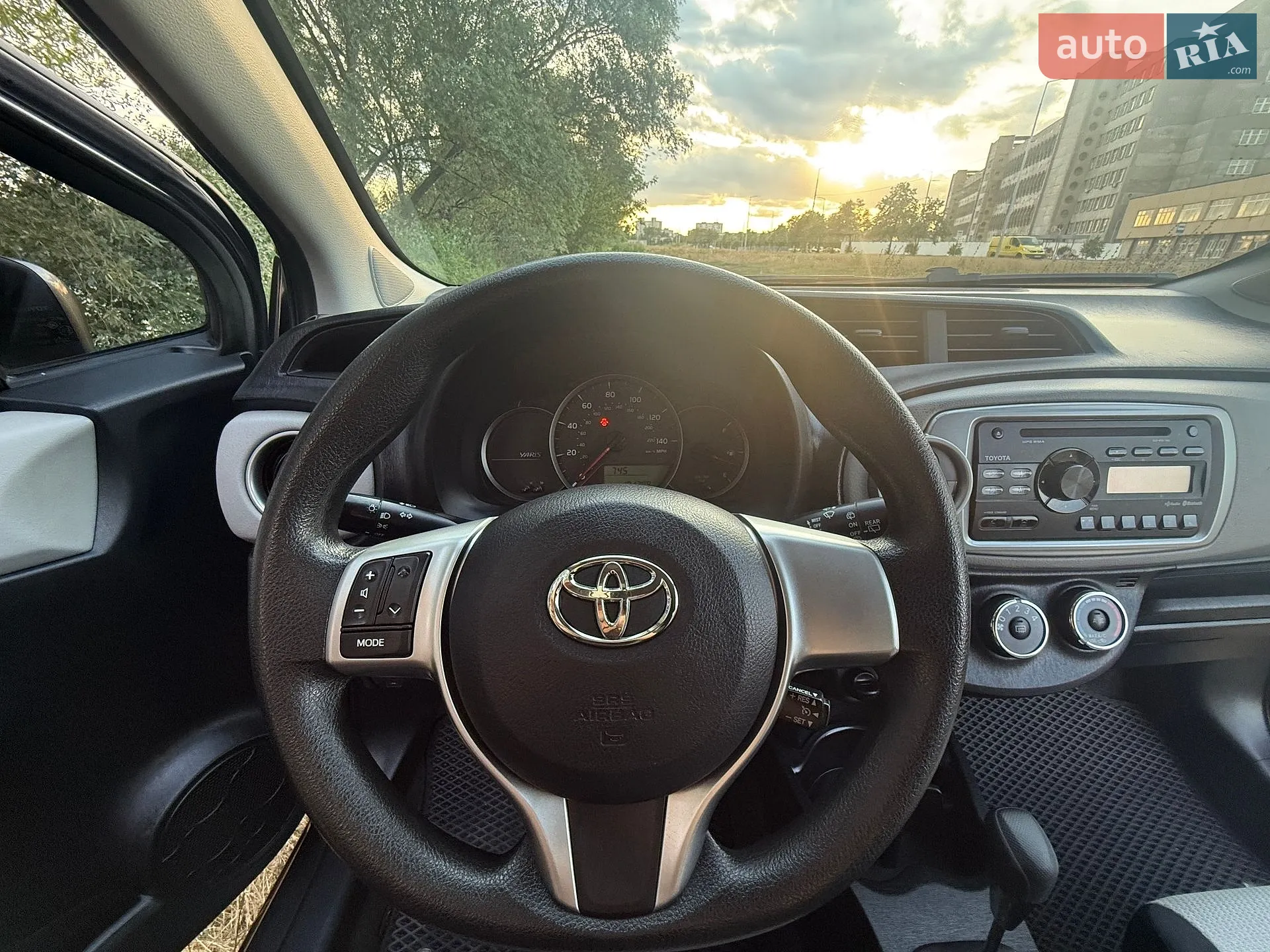 2012 Toyota Yaris - мініатюра 3