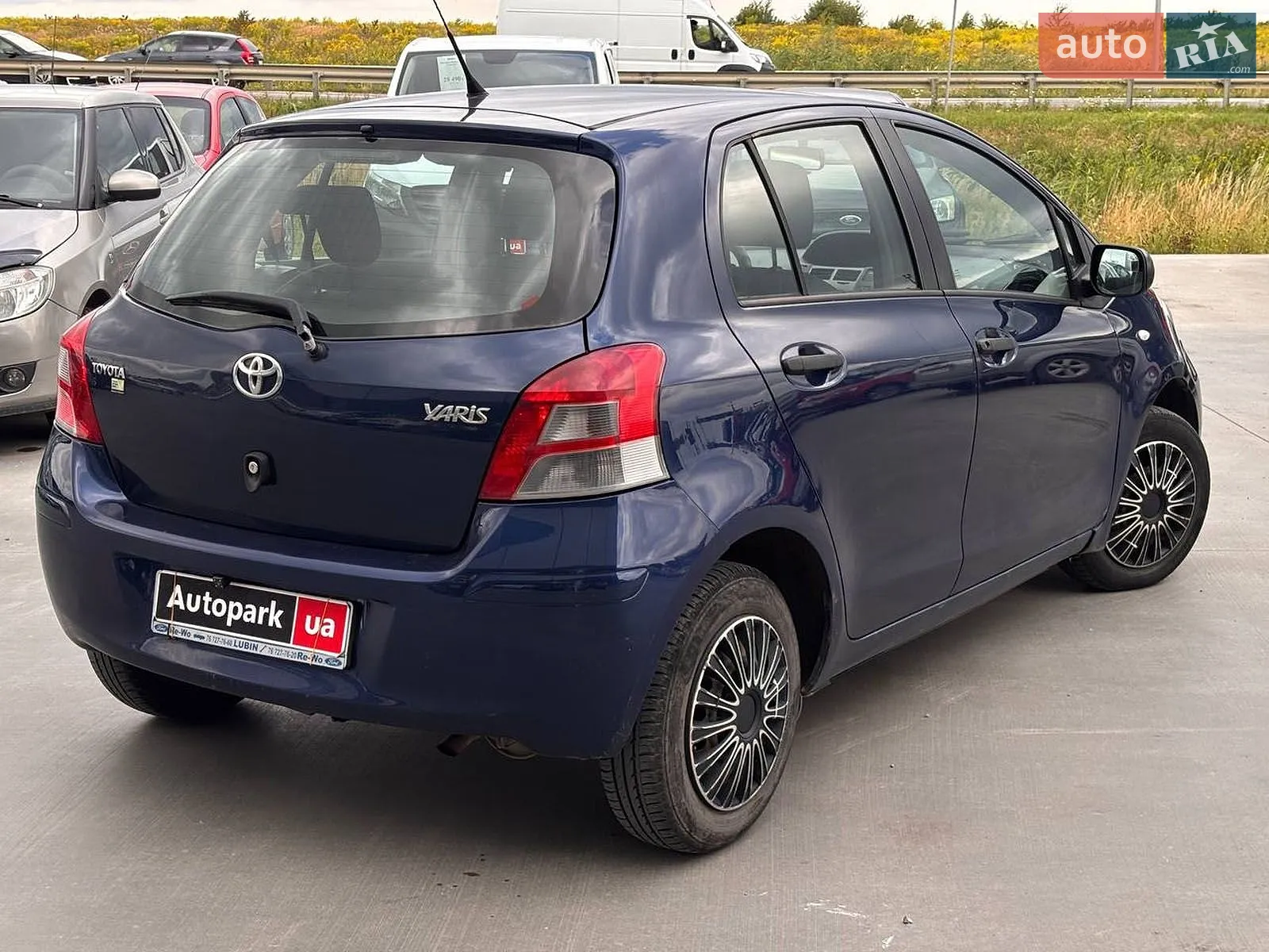 2011 Toyota Yaris - мініатюра 9