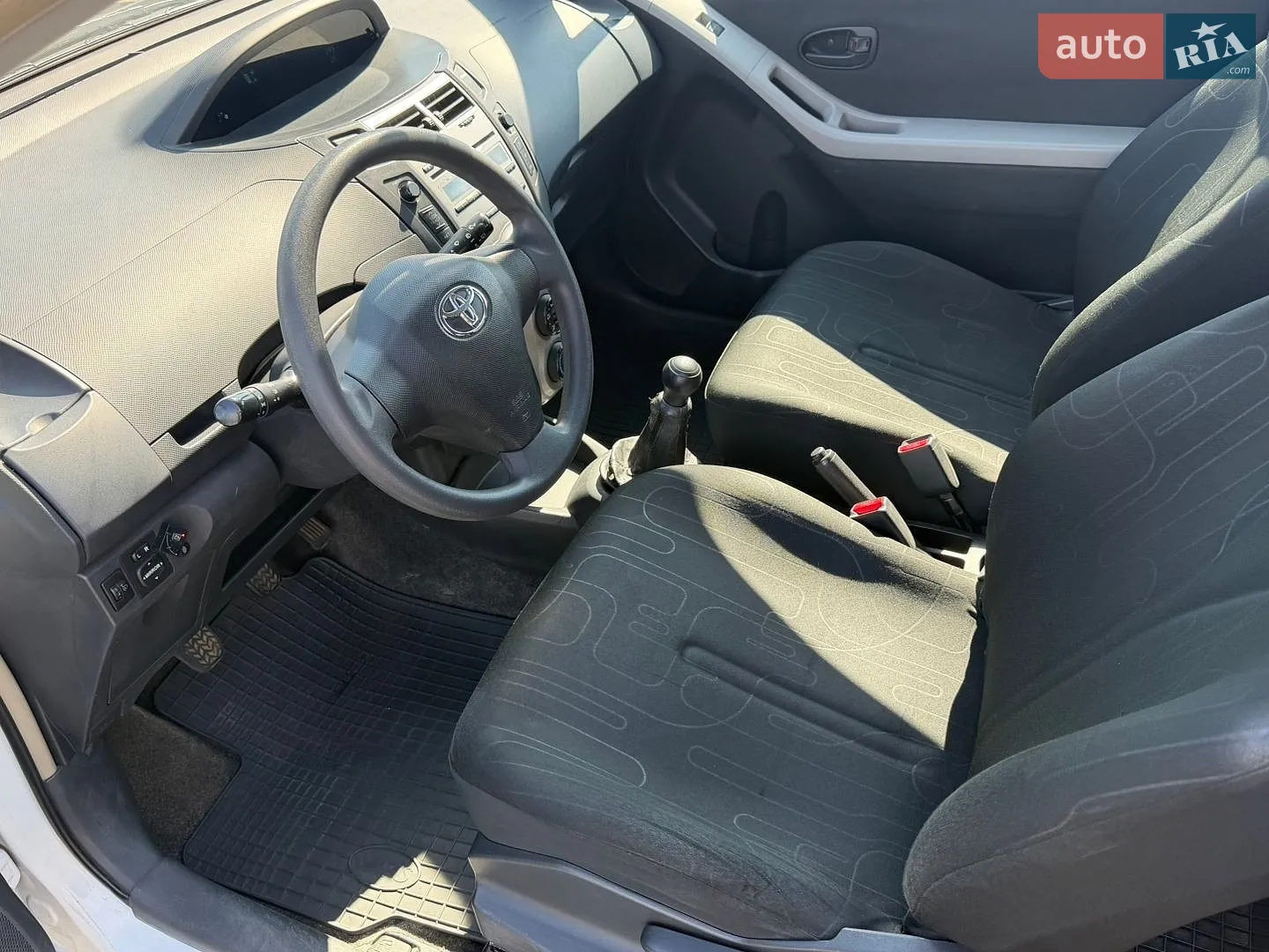 2011 Toyota Yaris - мініатюра 13