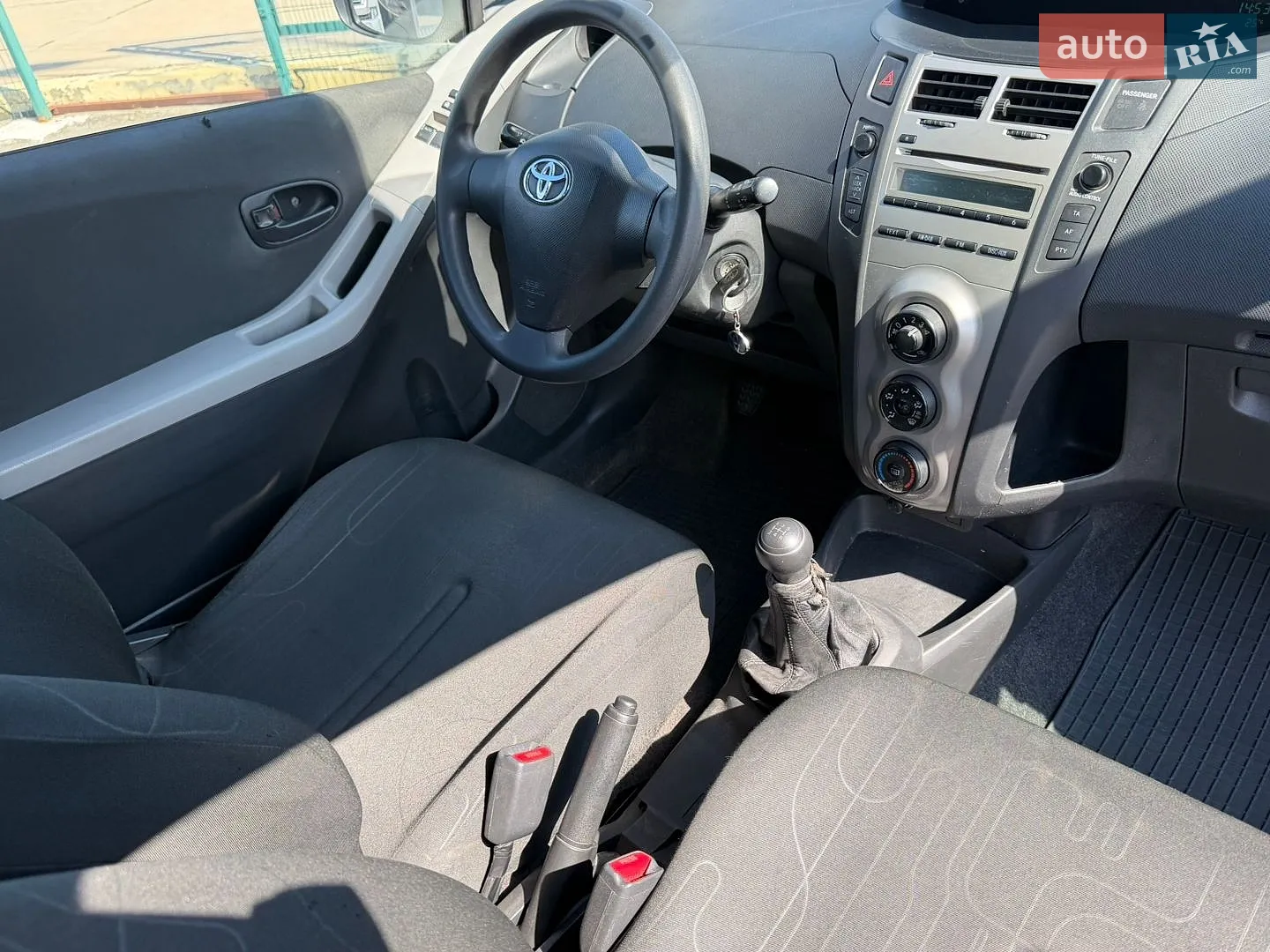 2011 Toyota Yaris - мініатюра 26