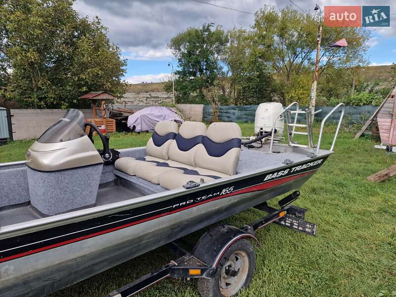 Катер Tracker Bass 2004 в Черновцах