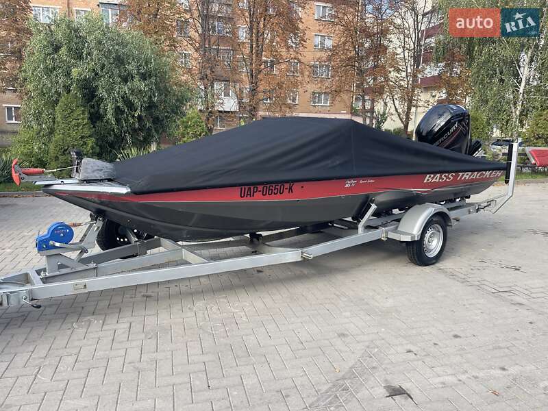 Катер Tracker Bass 2004 в Кам'янець-Подільському