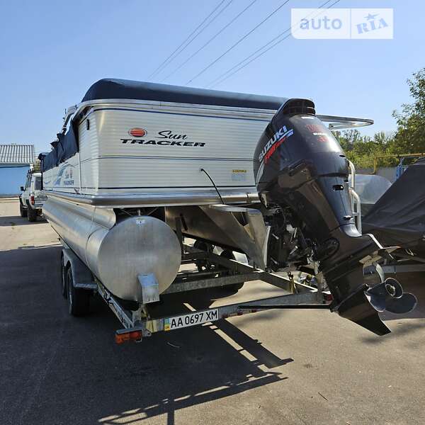 Лодка Tracker Party Barge 2007 в Киеве