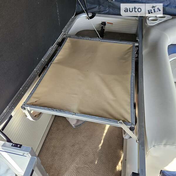 Лодка Tracker Party Barge 2007 в Киеве