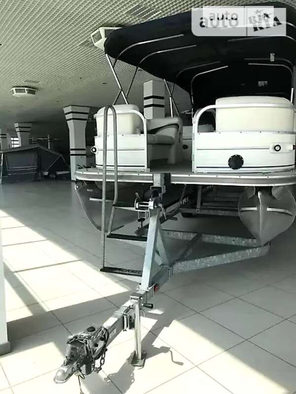 Лодка Tracker Party Barge 2007 в Киеве