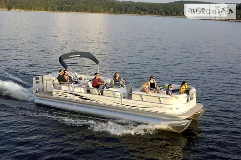 Лодка Tracker Party Barge 2007 в Киеве
