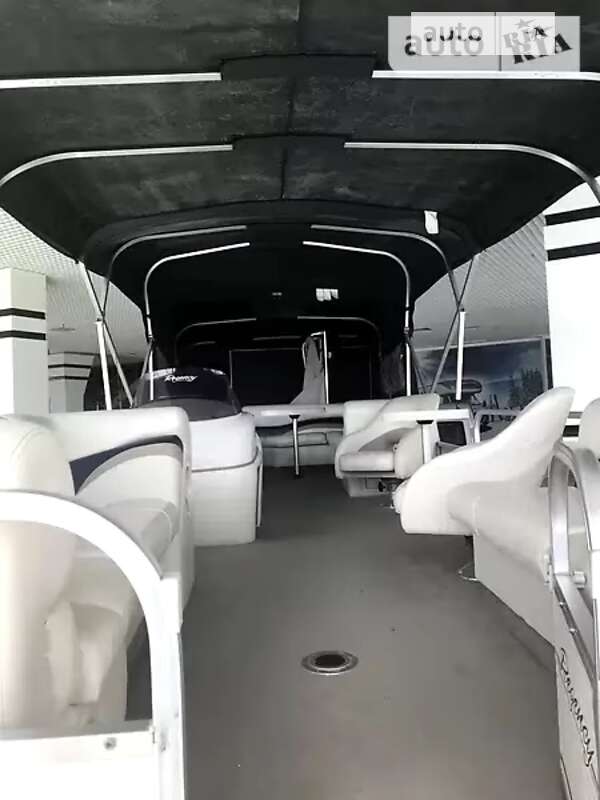 Лодка Tracker Party Barge 2007 в Киеве