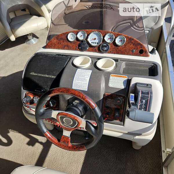 Лодка Tracker Party Barge 2007 в Киеве