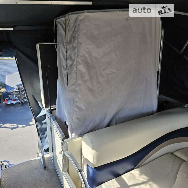 Лодка Tracker Party Barge 2007 в Киеве