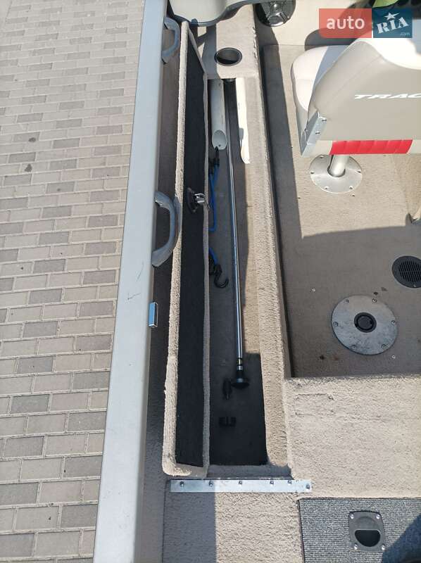 Лодка Tracker Targa 2004 в Гостомеле