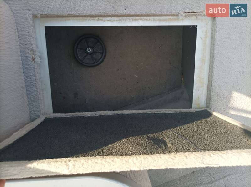 Лодка Tracker Targa 2004 в Гостомеле