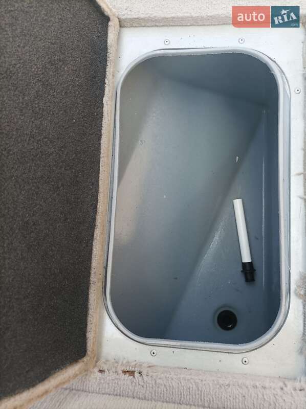 Лодка Tracker Targa 2004 в Гостомеле