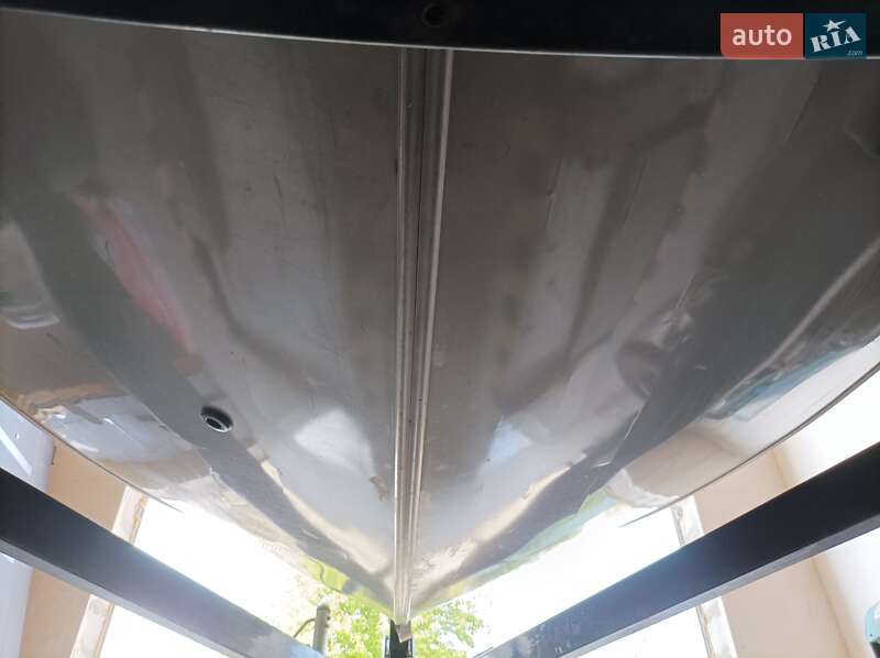 Лодка Tracker Targa 2004 в Гостомеле