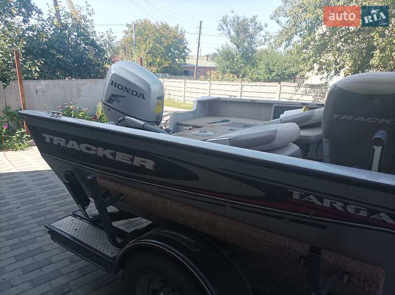 Лодка Tracker Targa 2004 в Гостомеле