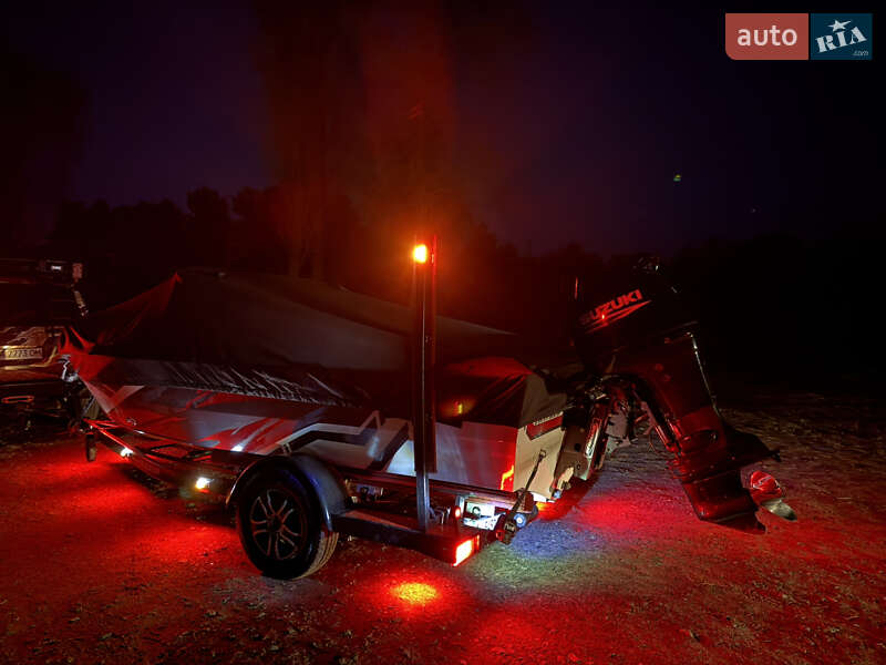 Човен Tracker Targa 2006 в Борисполі
