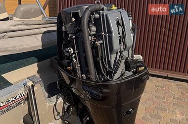 Катер Tracker Targa 2001 в Старих Петрівцях