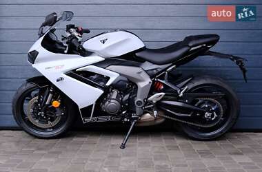 Мотоцикл Спорт-туризм Triumph Daytona 660 2024 в 