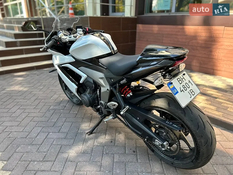 TRIUMPH DAYTONA 660 2024 VIN SMTL23UF7STBW5959 фото оголошення 6 з 42