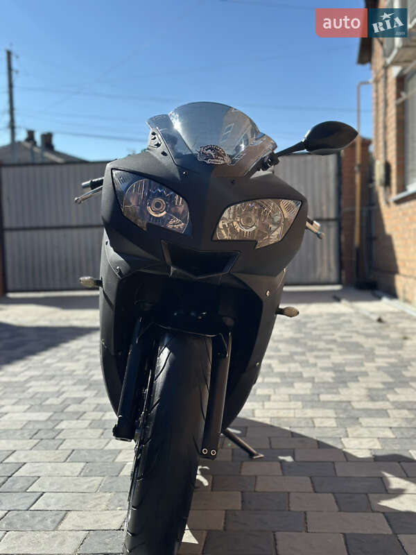 Спортбайк Triumph Daytona 2004 в 