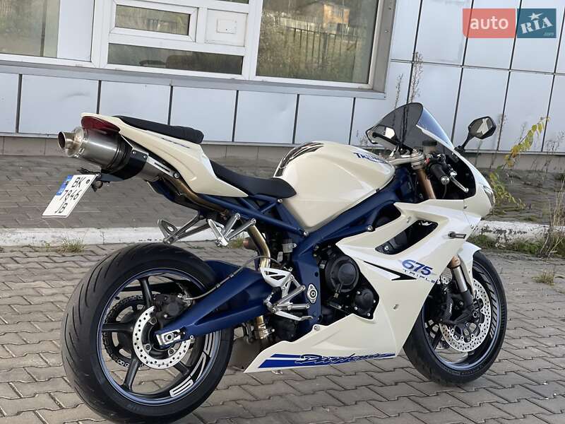 Спортбайк Triumph Daytona 2010 в Дубно