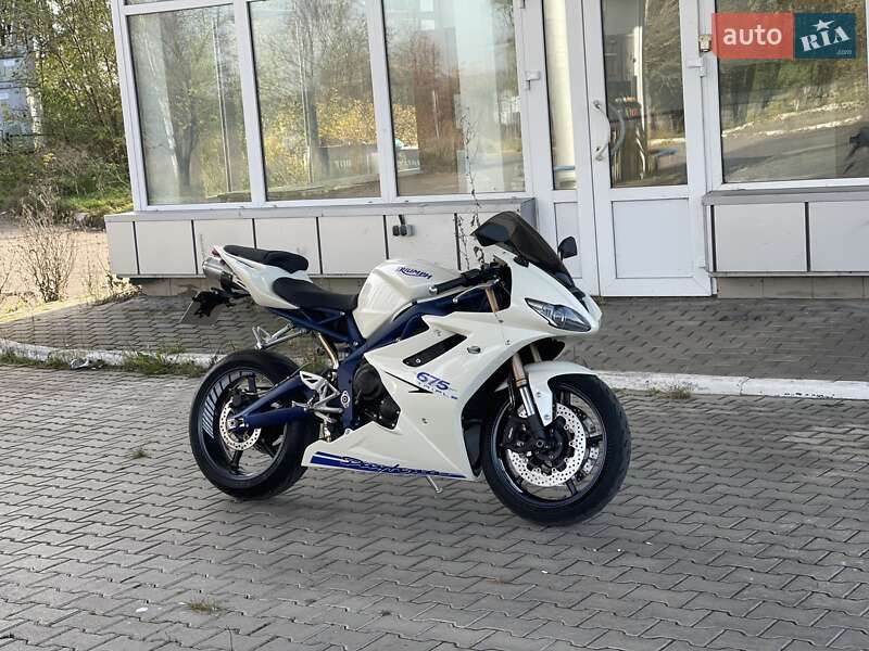 Спортбайк Triumph Daytona 2010 в Дубно