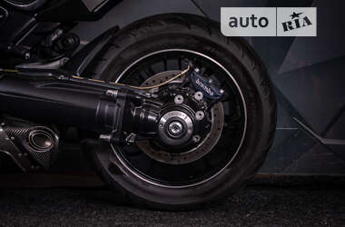 Мотоцикл Круизер Triumph Rocket III 2020 в 