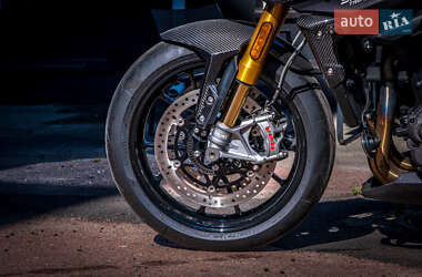 Спортбайк Triumph Speed Triple 2023 в 