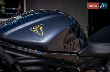 Спортбайк Triumph Speed Triple 2023 в 