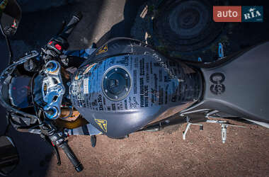 Спортбайк Triumph Speed Triple 2023 в 