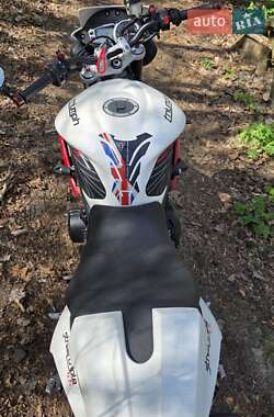 Мотоцикл Без обтекателей (Naked bike) Triumph Street Triple 675 2013 в 