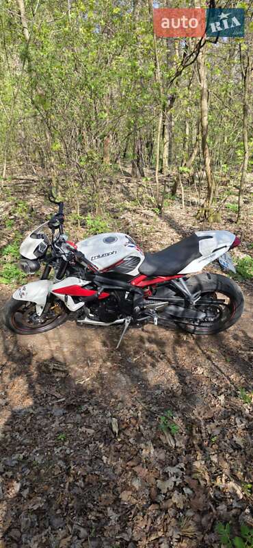 Мотоцикл Без обтекателей (Naked bike) Triumph Street Triple 675 2013 в Киеве
