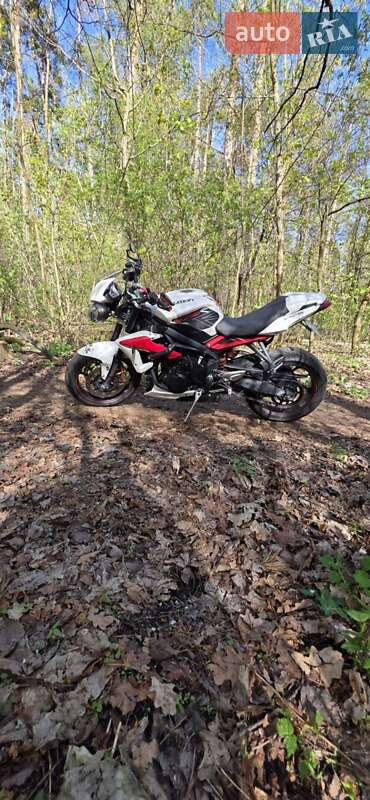 Мотоцикл Без обтекателей (Naked bike) Triumph Street Triple 675 2013 в Киеве