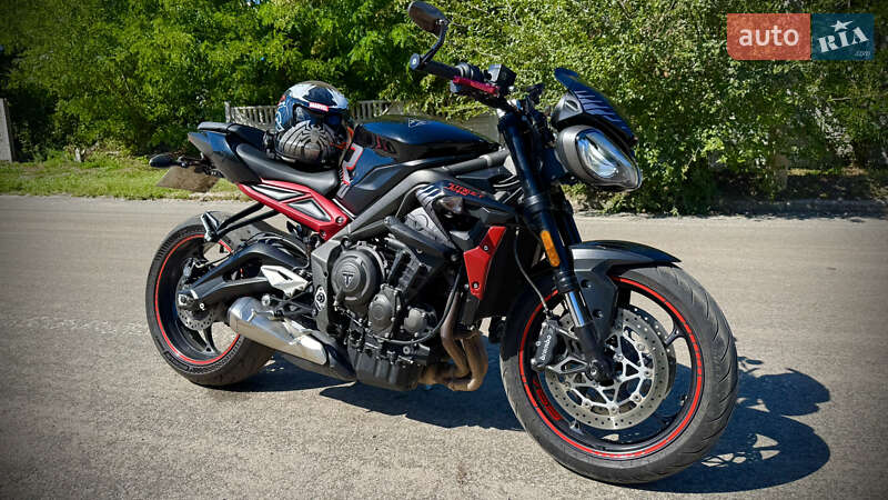 Triumph Street Triple 2021
