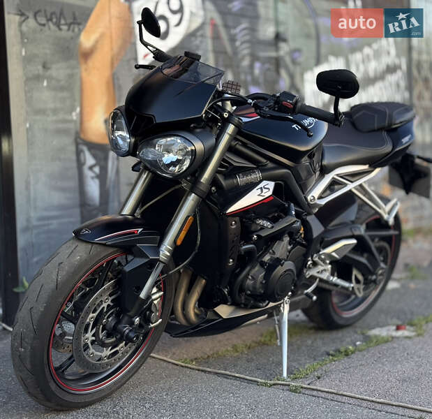 Мотоцикл Без обтекателей (Naked bike) Triumph Street Triple 2018 в Киеве