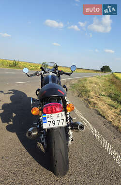 Кафе рейсер Triumph Thruxton 2022 в 