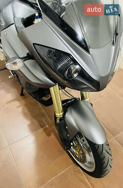 Мотоцикл Багатоцільовий (All-round) Triumph Tiger 2010 в 