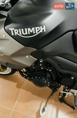 Мотоцикл Багатоцільовий (All-round) Triumph Tiger 2010 в 