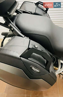 Мотоцикл Багатоцільовий (All-round) Triumph Tiger 2010 в 